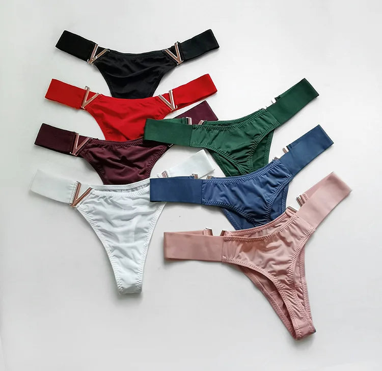 V-Shaped Low Waist Thong Panties for Women – Sporty Seamless Hip-Lift Underwear with Metal Accent