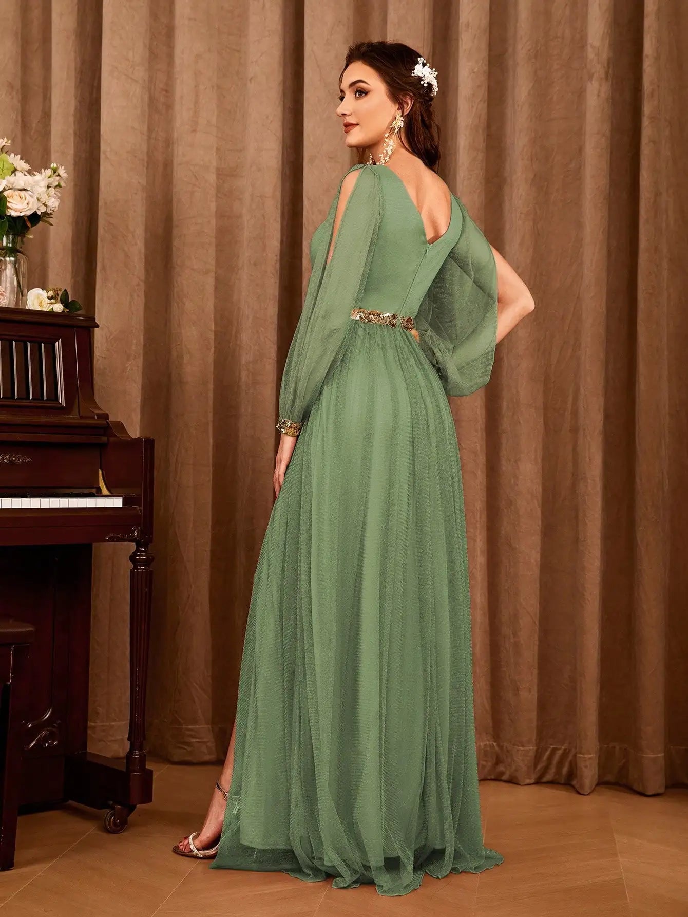 Elegant Mgiacy V-neck Evening Gown with Appliques – Bridesmaid & Party Dress