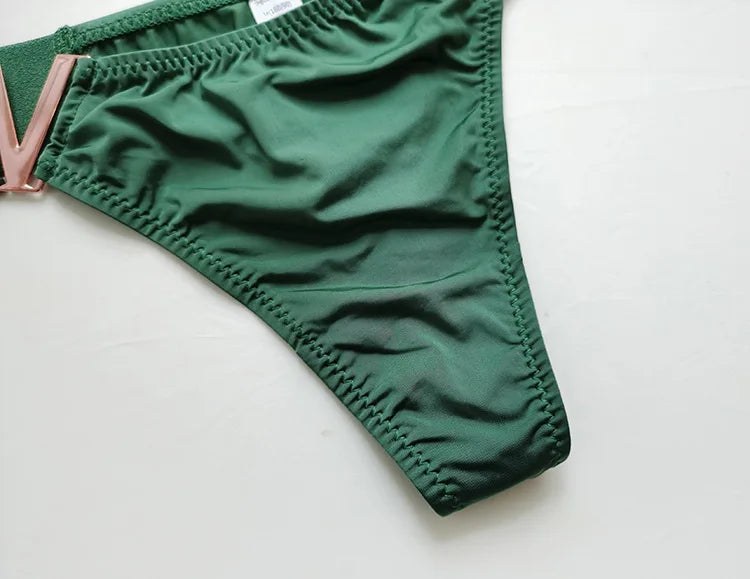 V-Shaped Low Waist Thong Panties for Women – Sporty Seamless Hip-Lift Underwear with Metal Accent