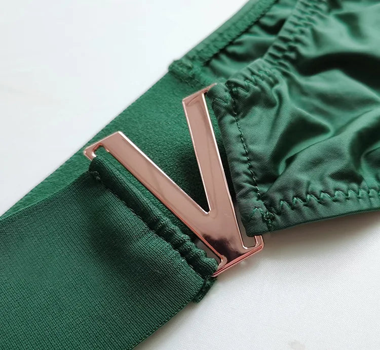 V-Shaped Low Waist Thong Panties for Women – Sporty Seamless Hip-Lift Underwear with Metal Accent